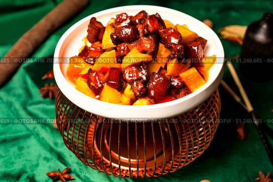 Gourmet Pork and Pumpkin Stew Presentation at a Distinguished Chinese Dining Establishment. Стоковое фото, фотограф Aleksandr Golubev / Фотобанк Лори