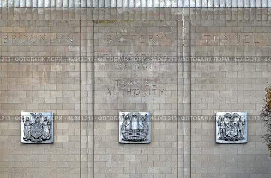 Granite-faced monumental ventilation building of Hugh L. Carey Tunnel (Brooklyn–Battery Tunnel) on Manhattan side. New York City. Редакционное фото, фотограф Валерия Попова / Фотобанк Лори