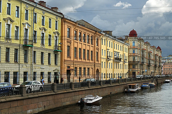 Griboyedov Canal Embankment preserves appearance of end of XVIII - early XIX centuries. St. Petersburg, Russia (2024 год). Редакционное фото, фотограф Валерия Попова / Фотобанк Лори