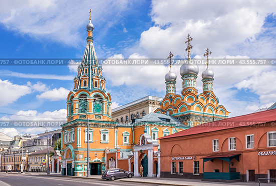 Григориевская церковь, улица Большая Полянка, Москва (2024 год). Редакционное фото, фотограф Baturina Yuliya / Фотобанк Лори