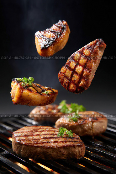 Grilled meat cooking on barbecue grill with pieces jumping in the air. Стоковое AI-изображение, AI-художник Юрий Поздников / Фотобанк Лори