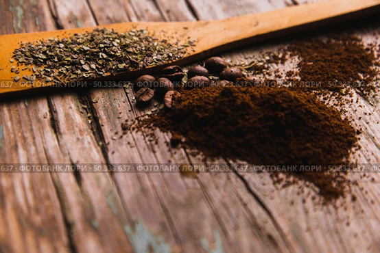 ground coffee near spices. Стоковое фото, агентство Ingram Publishing / Фотобанк Лори