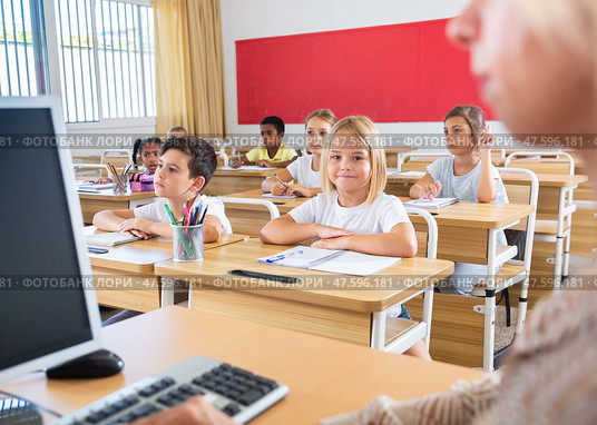 Group of focused children working at class. Стоковое фото, фотограф Яков Филимонов / Фотобанк Лори
