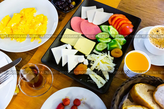 Halal breakfast at the hotel. Стоковое фото, фотограф Яков Филимонов / Фотобанк Лори