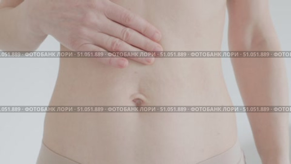 Hands stretch belly skin over navel to show sagging. Стоковое видео, видеограф Olesia Kondrateva / Фотобанк Лори