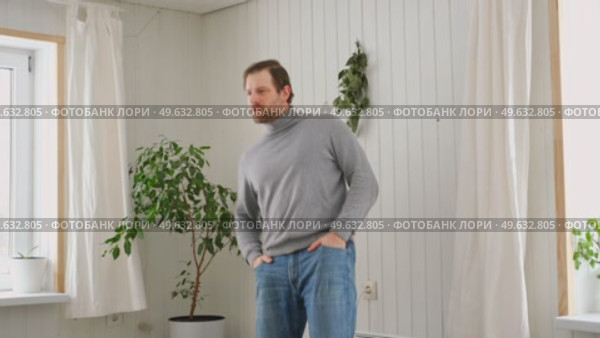 Handsome bearded man dance, have fun at home listens song, moves to music, feels overjoyed, celebrate good news, relish carefree life looks happy. Young adult male twirls, grooves. Brutal man dancer. Стоковое видео, видеограф Марина Демидюк / Фотобанк Лори