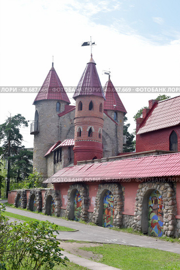 Hans Christian Andersen fairy town for children, Sosnovyy Bor, Russia (2015 год). Редакционное фото, фотограф Анна Кривицкая / Фотобанк Лори