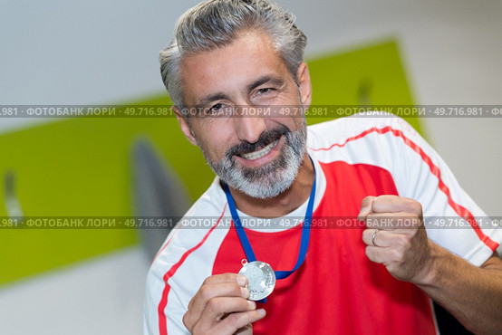 happy athlete showing his medal. Стоковое фото, агентство Ingram Publishing / Фотобанк Лори