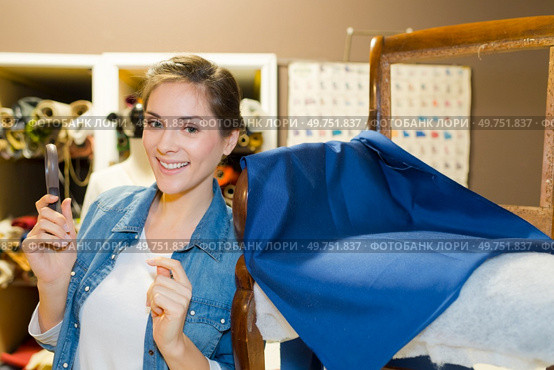 happy tailor working at workbench in factory. Стоковое фото, агентство Ingram Publishing / Фотобанк Лори