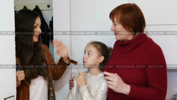 Happy young mother leaving daughter with grandma at home, saying goodbye. Стоковое видео, видеограф Яков Филимонов / Фотобанк Лори