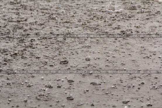 Heavy rain with hail is falling along the highway. Стоковое фото, фотограф Юрий Поздников / Фотобанк Лори