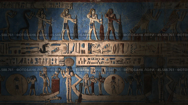 Hieroglyphic carvings and paintings on wall. Стоковое фото, фотограф Михаил Коханчиков / Фотобанк Лори