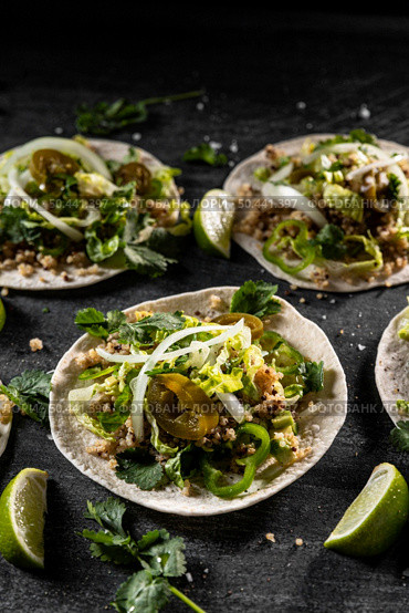 high angle tacos lime arrangement. Стоковое фото, агентство Ingram Publishing / Фотобанк Лори