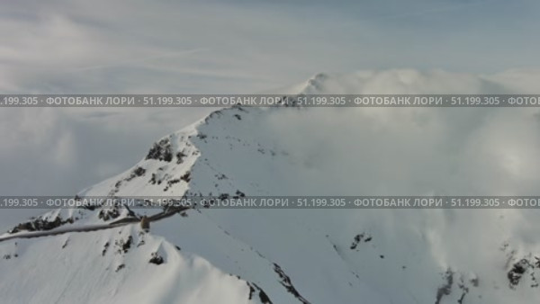 High mountain road in Austrian Alps. Стоковое видео, видеограф Михаил Коханчиков / Фотобанк Лори
