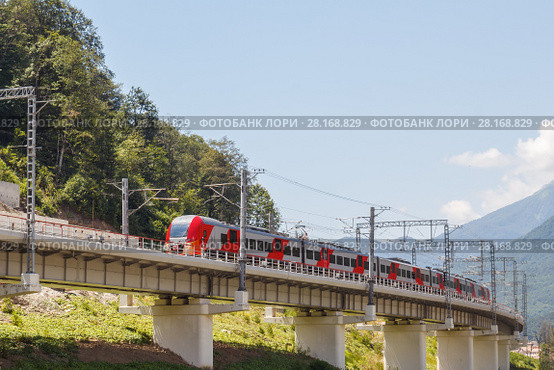 High-speed train in the mountains (2016 год). Стоковое фото, фотограф Дмитрий Тищенко / Фотобанк Лори