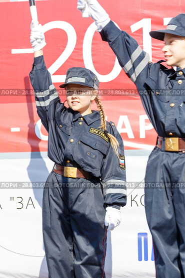 hildren in the form of a police officer conduct training on traffic rules. (2017 год). Редакционное фото, фотограф Акиньшин Владимир / Фотобанк Лори