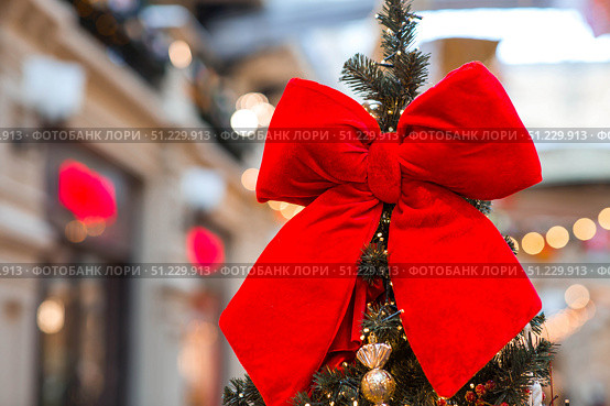 Holiday toys on the Christmas tree. Beautiful Christmas background. Concept of preparing decorations and furnishings for the New Year 2026. Стоковое фото, фотограф Photojuli / Фотобанк Лори