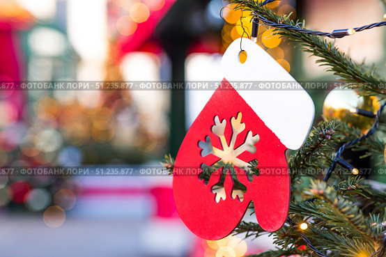 Holiday toys on the Christmas tree. Beautiful Christmas background. Concept of preparing decorations and furnishings for the New Year 2026. Стоковое фото, фотограф Photojuli / Фотобанк Лори