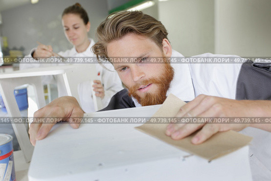 home improvement worker smoothing surface. Стоковое фото, агентство Ingram Publishing / Фотобанк Лори