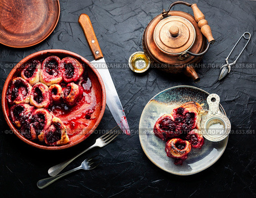 Homemade cottage cheese pie stuffed with cherry filling. Pie for tea. Curd pie with cherries, top view. Стоковое фото, агентство Ingram Publishing / Фотобанк Лори
