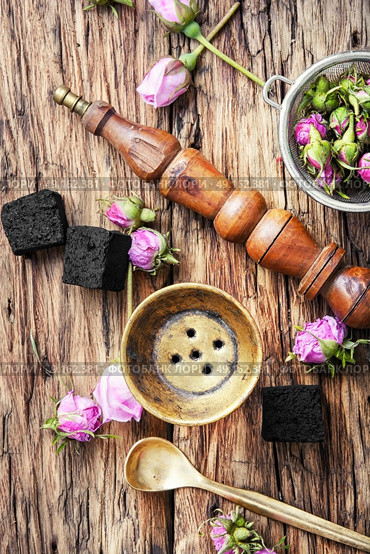 hooka with taste of tea-rose. Smoking east hooka with the tobacco of aroma of tea-rose. Стоковое фото, агентство Ingram Publishing / Фотобанк Лори