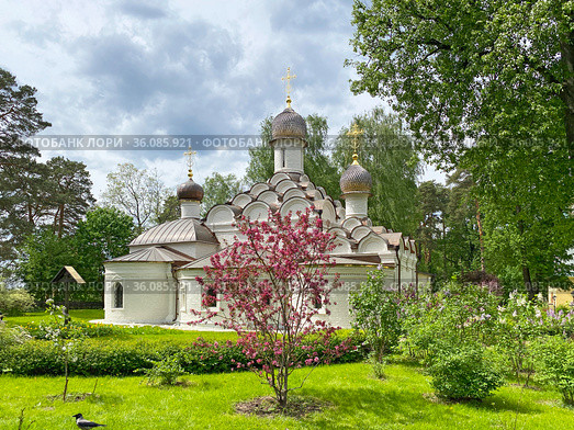 Храм Архангела Михаила. Усадьба Архангельское (2021 год). Редакционное фото, фотограф Мария Кылосова / Фотобанк Лори