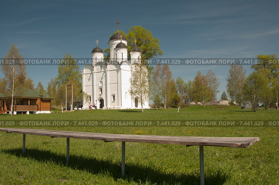 Храм Архангела Михаила в селе Микулино Городище (2015 год). Стоковое фото, фотограф Александр Курлович / Фотобанк Лори