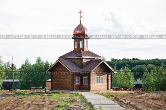 Храм-часовня в честь священномученика Илариона, архиепископа Верейского в новом квартале района Северный в Москве (2016 год). Стоковое фото, фотограф Алёшина Оксана / Фотобанк Лори