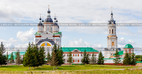 Храм древнего монастыря. Троице-Сканов монастырь, село Сканово, Наровчат Пензенской области, средний план (2011 год). Стоковое фото, фотограф Андрей Малышкин / Фотобанк Лори