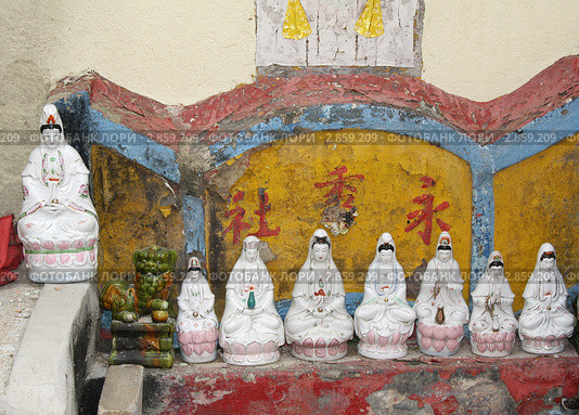 Храм Гуаньинь в деревне Тайпа - уличный алтарь (Taipa, Macau, China) (2010 год). Стоковое фото, фотограф Vladislav Osipov / Фотобанк Лори