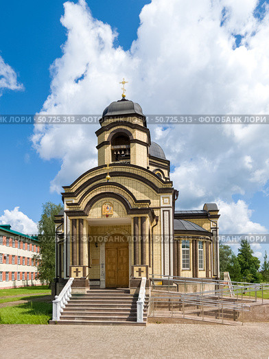 Храм Кирилла и Мефодия в Паломническом центре Псково-Печерского монастыря. Печоры, ул. Юрьевская, 82а. Стоковое фото, фотограф Ольга Визави / Фотобанк Лори
