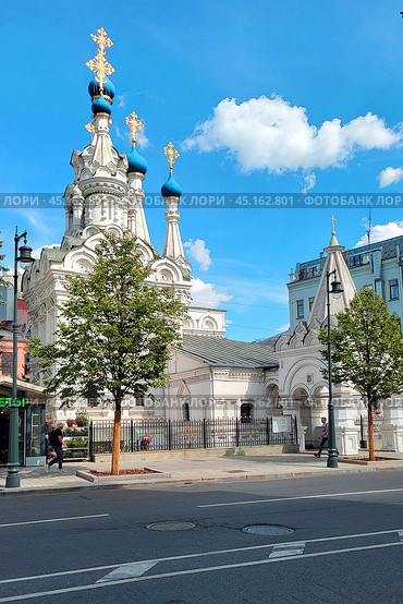 Храм Рождества Богородицы в Путинках,город Москва.Стиль русского узорочья. (2024 год). Редакционное фото, фотограф Людмила Капусткина / Фотобанк Лори
