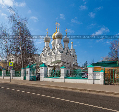 Храм Святителя Николая Мирликийского в Пыжах ул. Большая Ордынка, 27А/8 Москва Россия (2020 год). Редакционное фото, фотограф Владимир Чинин / Фотобанк Лори