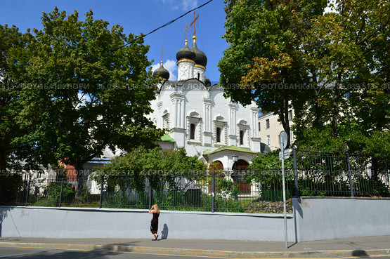 Храм Владимира Равноапостольного, что в Старых Садeх. Старосадский переулок, 11/1, строение 2. Тверской район. Город Москва (2019 год). Стоковое фото, фотограф lana1501 / Фотобанк Лори
