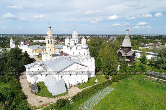 Храмы на территории Спасо-Прилуцкого монастыря. Вологда, Россия (2022 год). Стоковое фото, фотограф Алексей Семенушкин / Фотобанк Лори