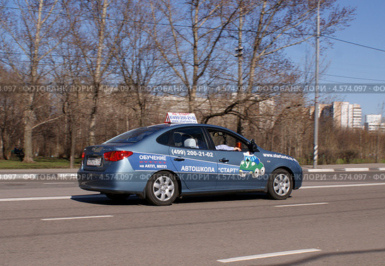 Hyundai Elantra - учебный автомобиль. Автошкола "Старт" (2013 год). Редакционное фото, фотограф Павел Кричевцов / Фотобанк Лори