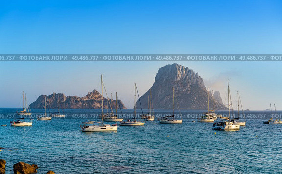 Ibiza cala d Hort with Es Vedra islet sunset in Sant Josep of Balearic Islands. Стоковое фото, агентство Ingram Publishing / Фотобанк Лори