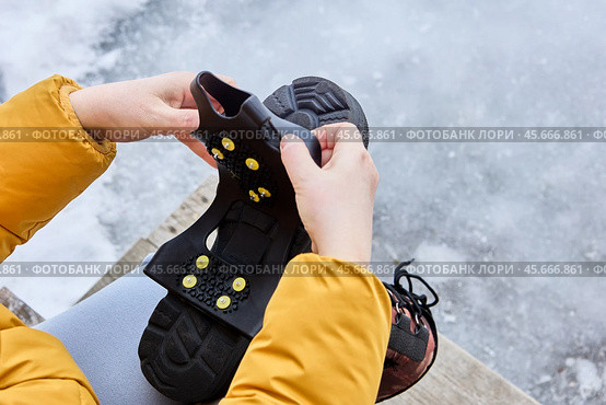 Ice cleats for shoes, traction on sidewalks of this over footwear rubber pad is provided by 10 spikes. Стоковое фото, фотограф Владимир Григорьев / Фотобанк Лори