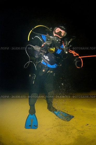 Ice diving in Russian Arctic (2009 год). Редакционное фото, фотограф Некрасов Андрей / Фотобанк Лори