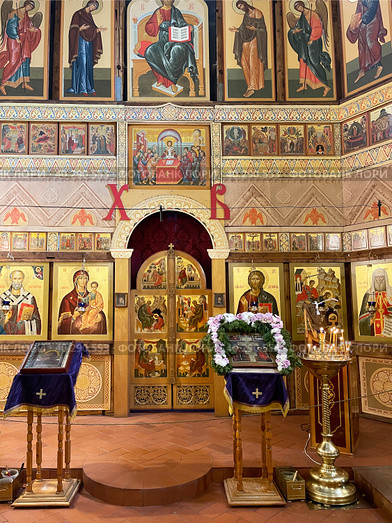 Иконостас в храме Усекновения главы Иоанна Предтечи в Дьякове. Середина 16 века. Коломенское, Москва (2023 год). Редакционное фото, фотограф Овчинникова Ирина / Фотобанк Лори