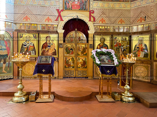 Иконы в храме Усекновения главы Иоанна Предтечи в Дьякове. Середина 16 века. Коломенское, Москва (2023 год). Редакционное фото, фотограф Овчинникова Ирина / Фотобанк Лори