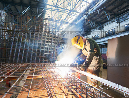 industrial arc welding work. Стоковое фото, фотограф Дмитрий Калиновский / Фотобанк Лори