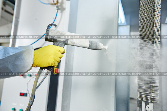 industrial metal coating. Man in protective suit, wearing a gas. Стоковое фото, фотограф Дмитрий Калиновский / Фотобанк Лори