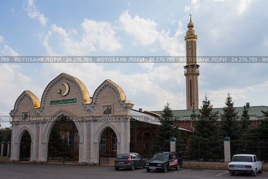 Ингушетия. Назрань. Центральная мечеть (2016 год). Редакционное фото, фотограф Литвяк Игорь / Фотобанк Лори