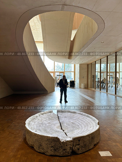 Installation Broken Time in the National Library of Israel. Редакционное фото, фотограф Irina Opachevsky / Фотобанк Лори