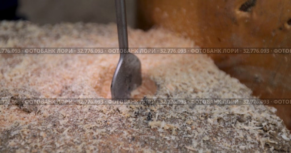 Instrument drilling hole in wooden surface. Стоковое видео, видеограф Ekaterina Demidova / Фотобанк Лори