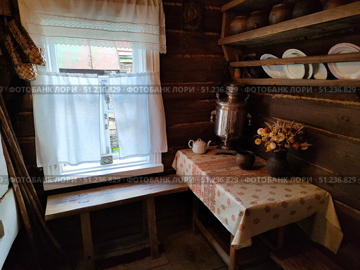 Интерьер домика родителей Сергея Есенина. Музей Сергея Есенина в Константиново (2022 год). Редакционное фото, фотограф Мария Сергеева / Фотобанк Лори