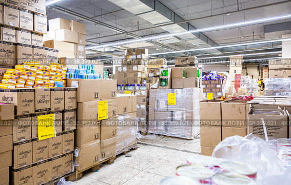 Interior of the retail discounter Svetofor (2021 год). Редакционное фото, фотограф FotograFF / Фотобанк Лори
