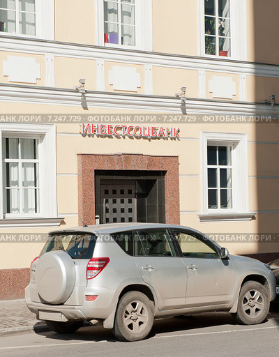 "Инвестсоцбанк". Улица Пятницкая. Москва. Россия (2015 год). Редакционное фото, фотограф E. O. / Фотобанк Лори