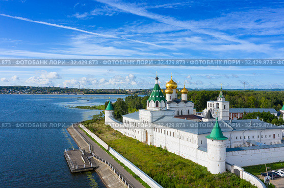 Ipatievsky Monastery in Kostroma. Стоковое фото, фотограф Михаил Коханчиков / Фотобанк Лори